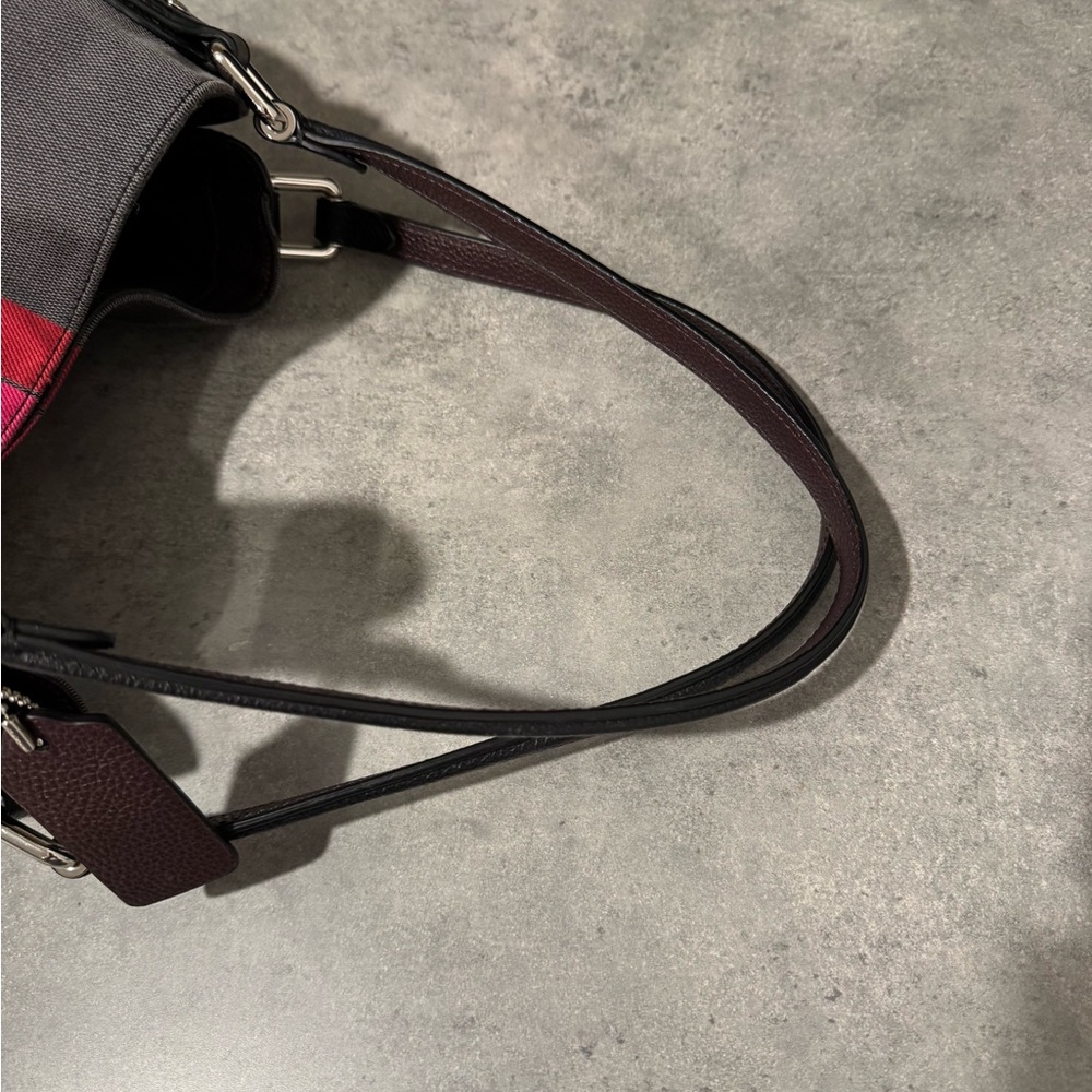 Coach Edie 31 Horse and Carriage Shoulder Bag! - Picture 8 of 12